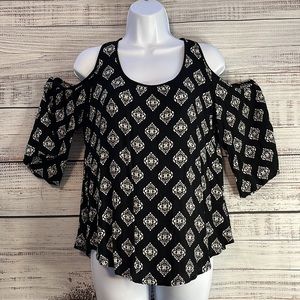 LIQUIDATION SALE Mossimo Black Top Open Shoulder Flowy Top Size Small